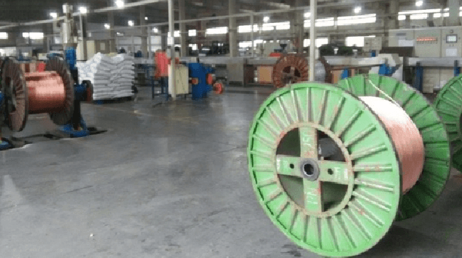 ���³���